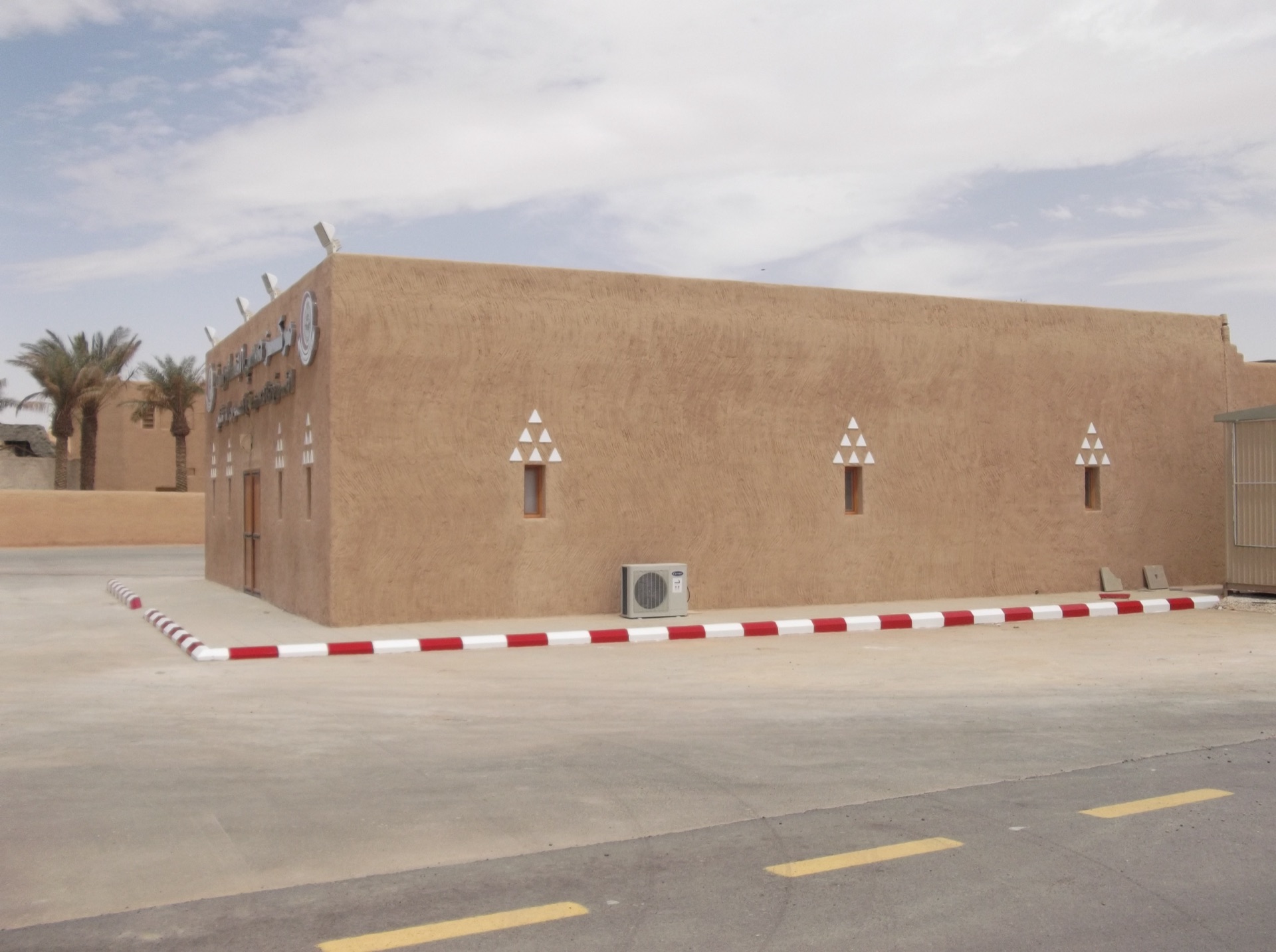 Al Janadriyah Medical Clinic heritage construction — photo 8
