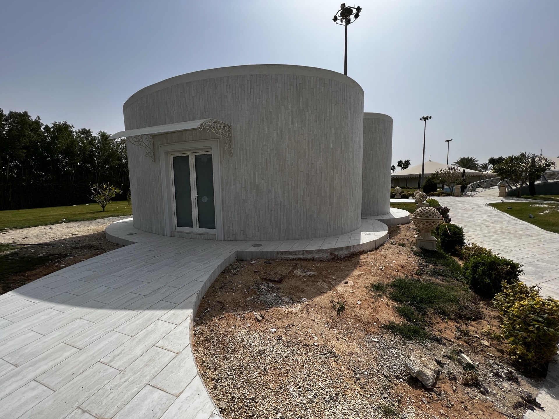 Poolside bathroom royal fit-out, private palace Riyadh — photo 14
