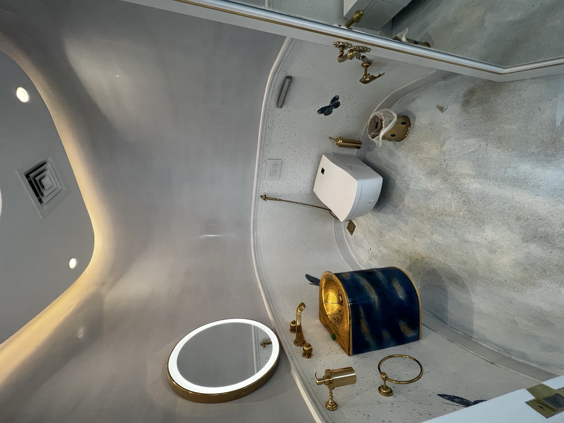Poolside bathroom royal fit-out, private palace Riyadh — photo 15