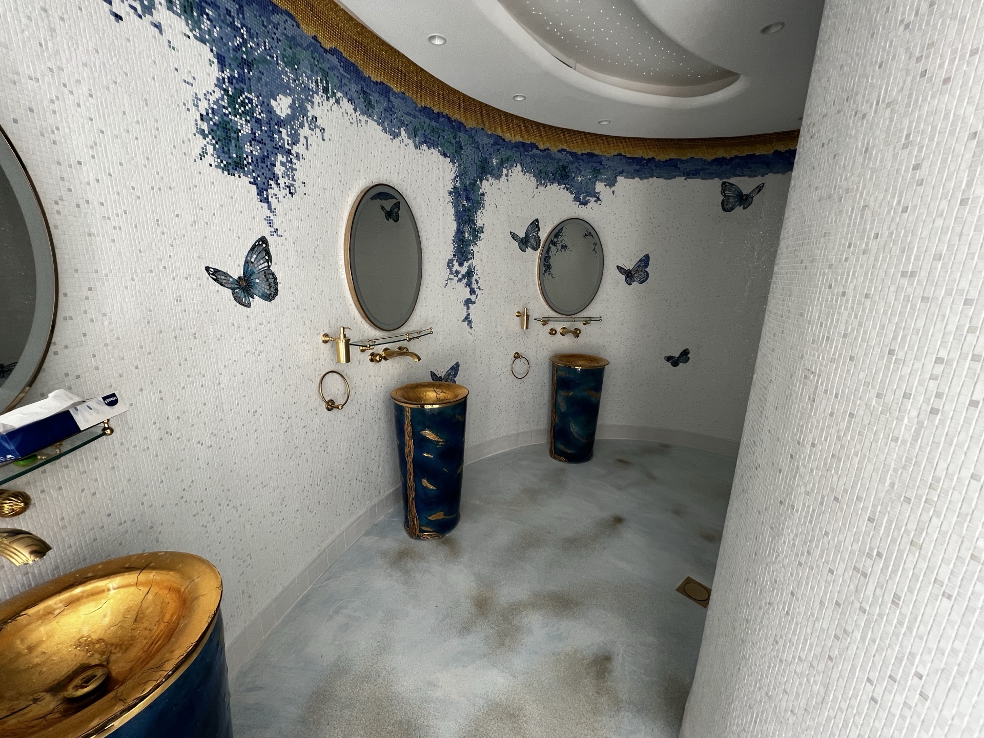 Poolside bathroom royal fit-out, private palace Riyadh — photo 16