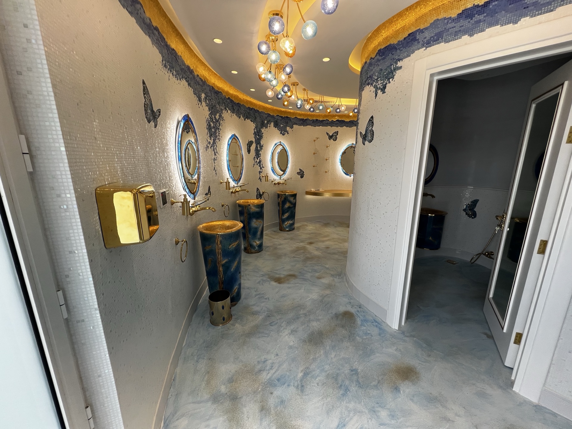 Poolside bathroom royal fit-out, private palace Riyadh — photo 17
