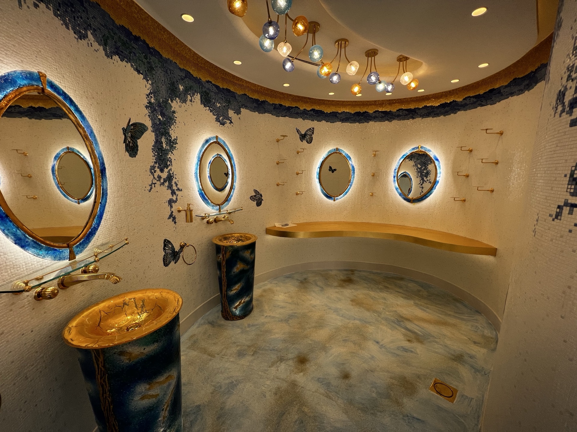 Poolside Kidney Bathroom — Private Palace