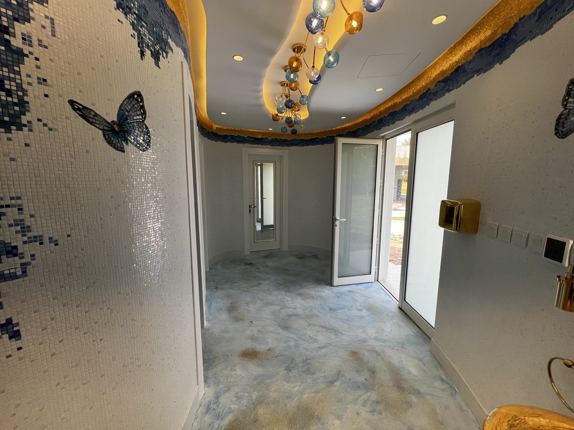 Poolside bathroom royal fit-out, private palace Riyadh — photo 19