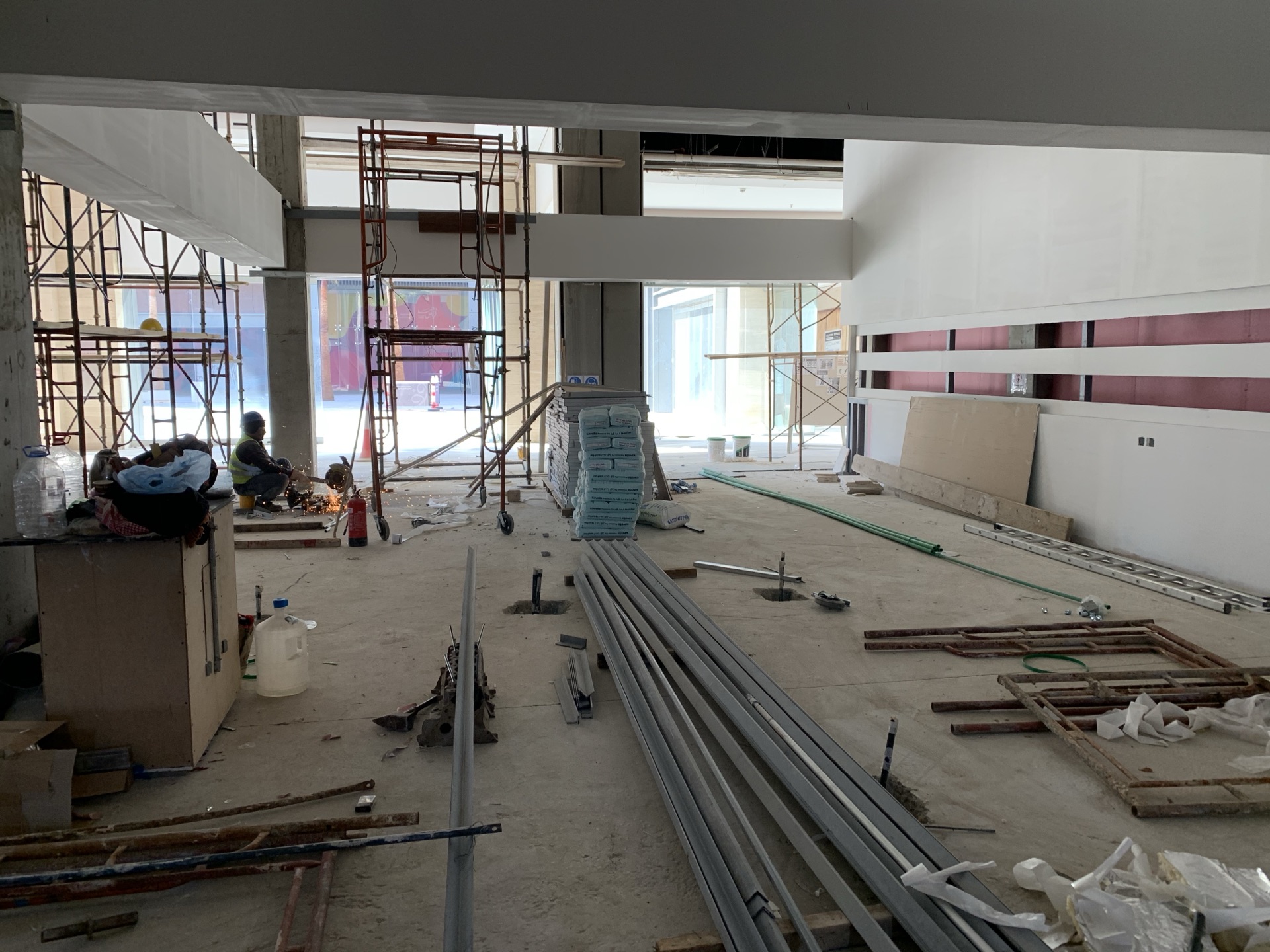 Roshan Experience Center showroom fit-out — photo 7